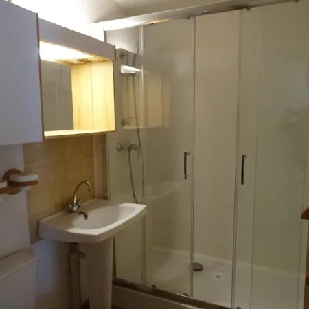 Climatise 2 Pieces Avec Solarium Pour 4 Personnes, Parking Prive, Proche - Fr-1-335-166 Hyeres