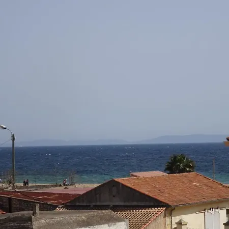 Climatise 2 Pieces Avec Solarium Pour 4 Personnes, Parking Prive, Proche - Fr-1-335-166 * Hyeres